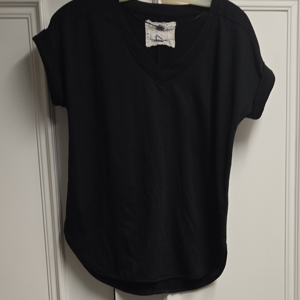 Cupio Black Short Sleeve V-Neck Top